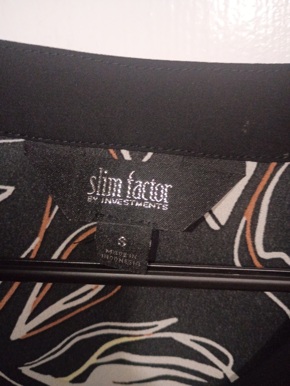 Investments Black Floral V-Neck Button Front Blouse - Picture 3 of 8